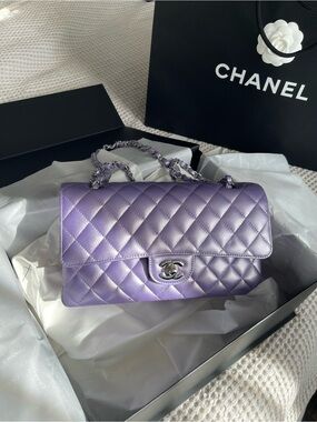 CHANEL Lavender Quilted Lambskin Classic Flap medium 23P